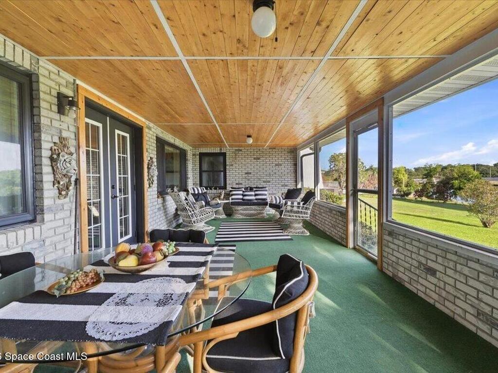 236 W Lake Ina Drive, Winter Haven, FL 33881