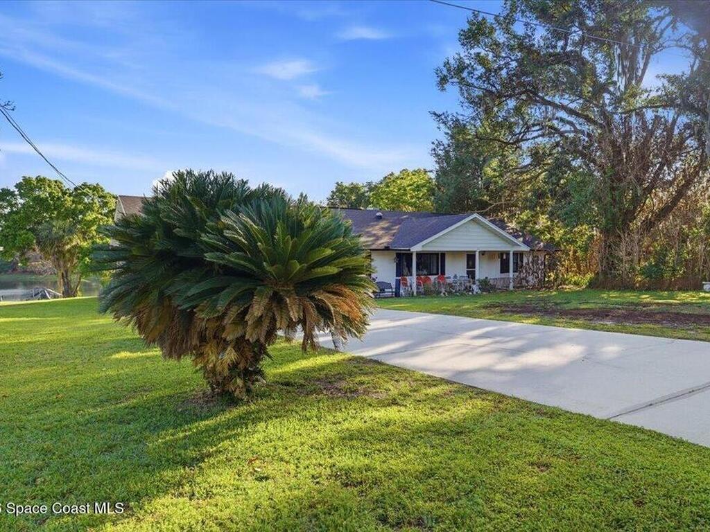 236 W Lake Ina Drive, Winter Haven, FL 33881