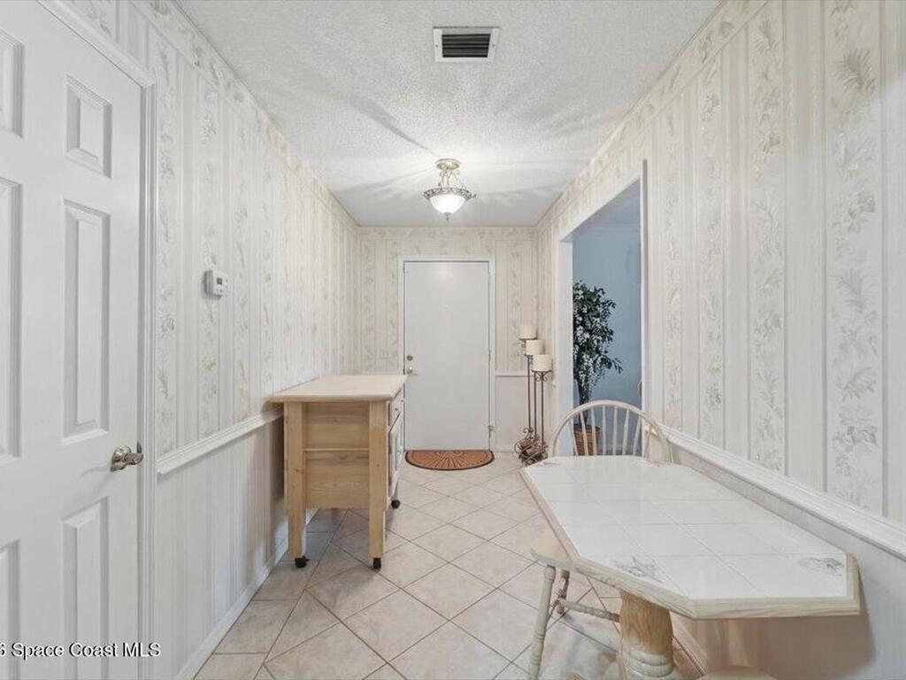 236 W Lake Ina Drive, Winter Haven, FL 33881