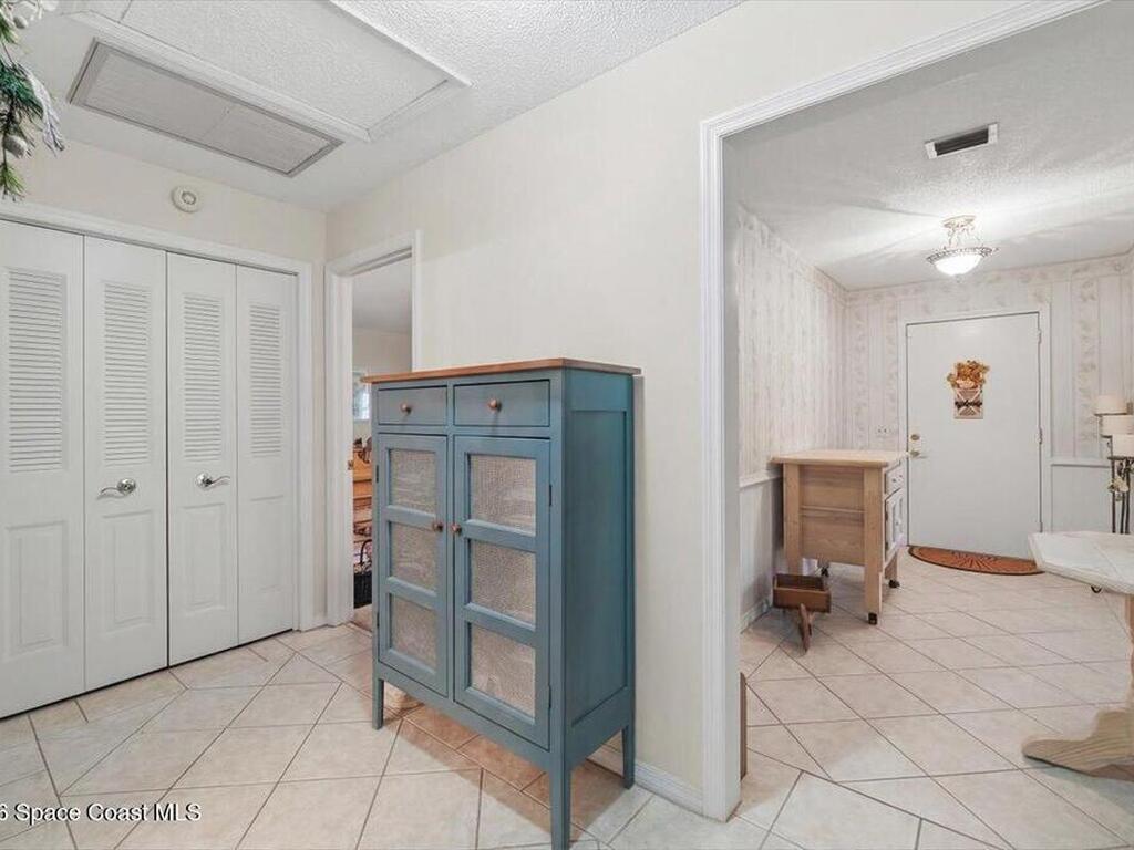 236 W Lake Ina Drive, Winter Haven, FL 33881