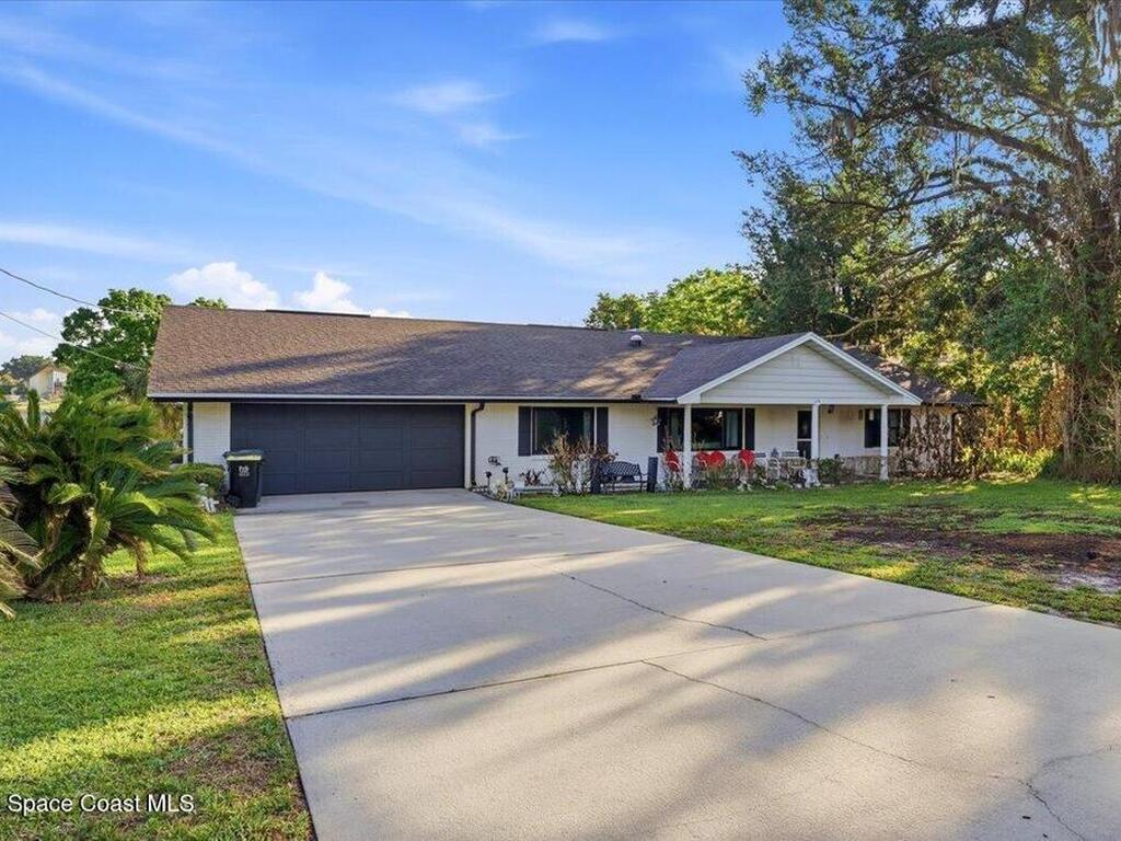 236 W Lake Ina Drive, Winter Haven, FL 33881