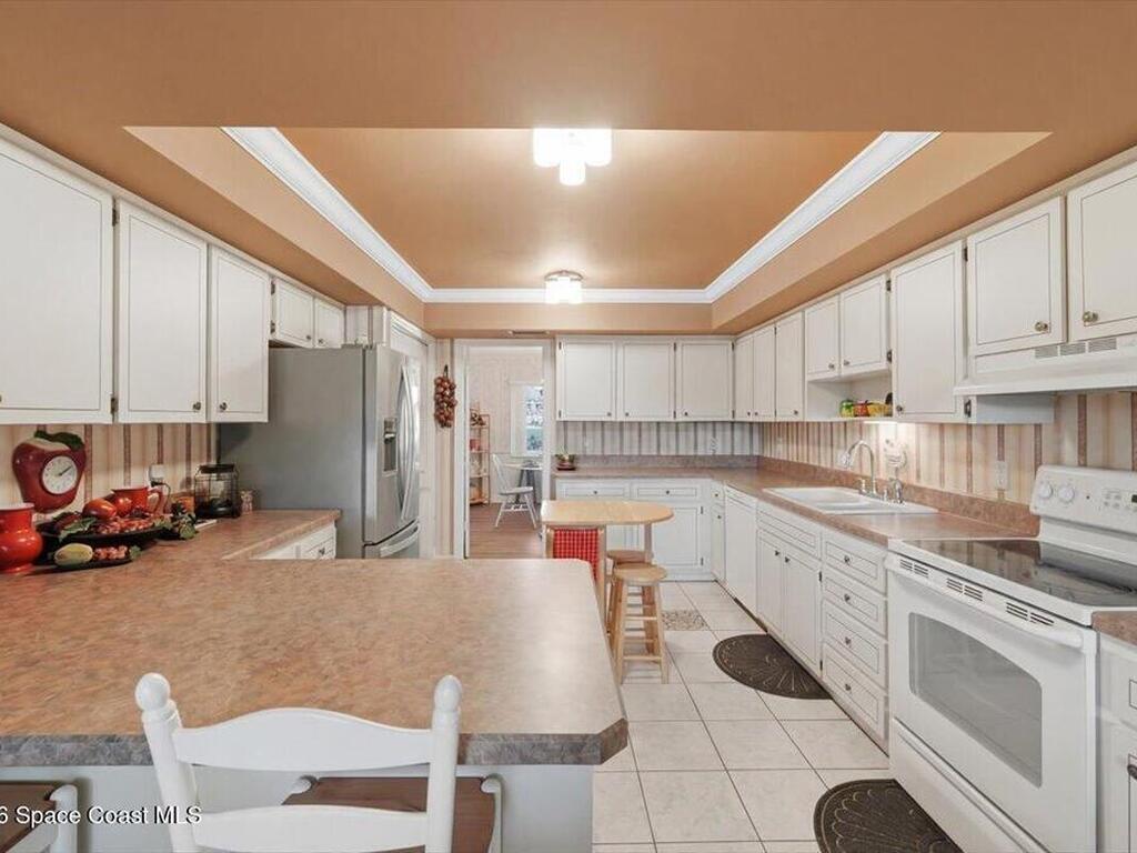 236 W Lake Ina Drive, Winter Haven, FL 33881