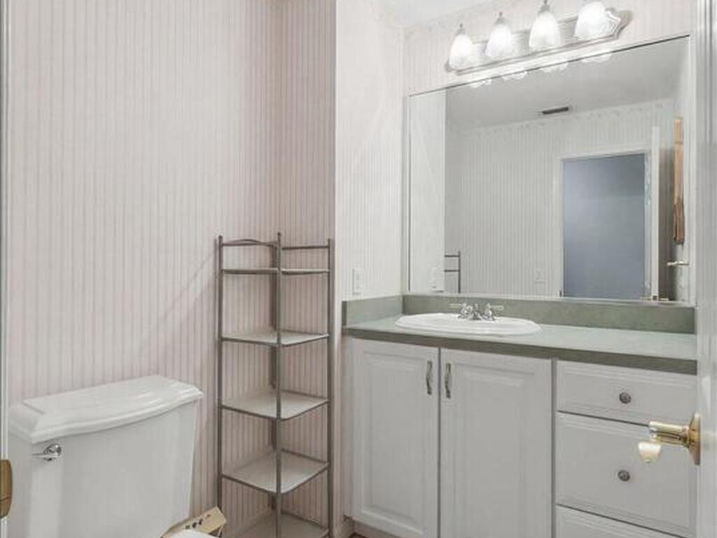 236 W Lake Ina Drive, Winter Haven, FL 33881