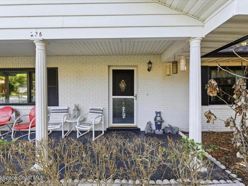 236 W Lake Ina Drive, Winter Haven, FL 33881