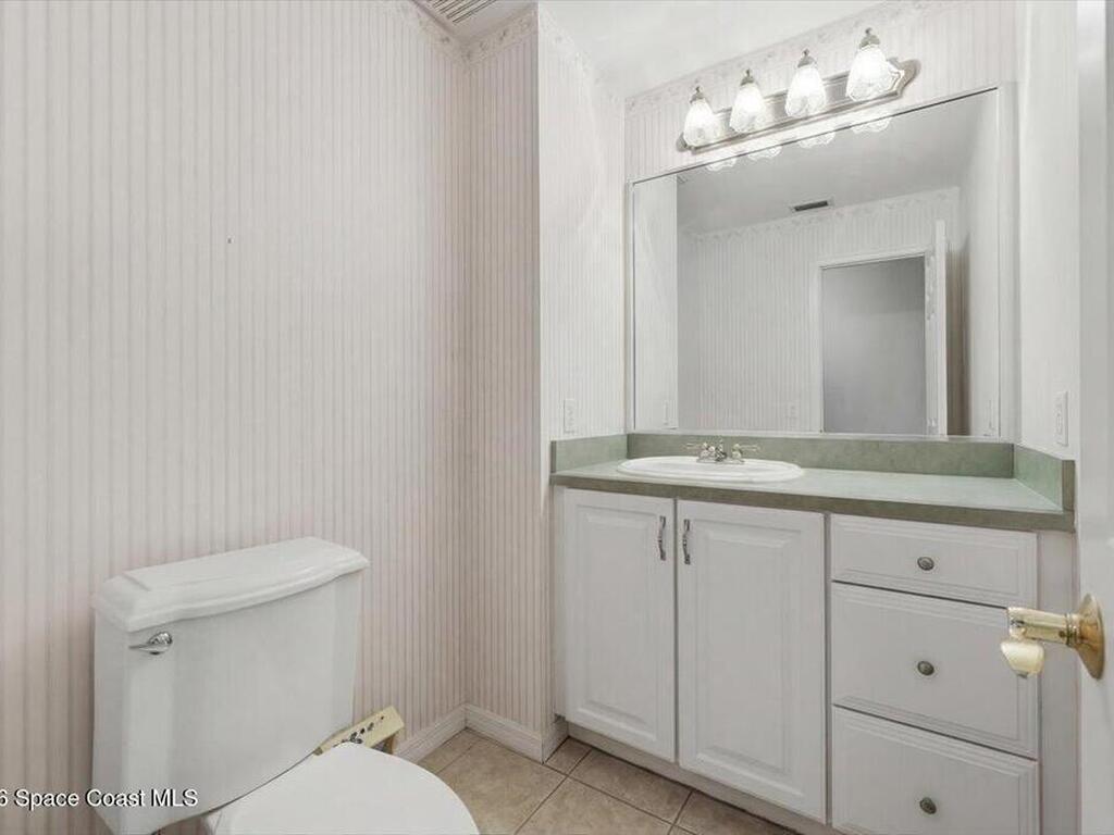 236 W Lake Ina Drive, Winter Haven, FL 33881