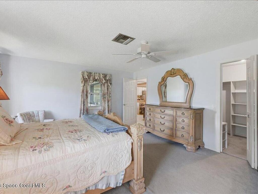 236 W Lake Ina Drive, Winter Haven, FL 33881