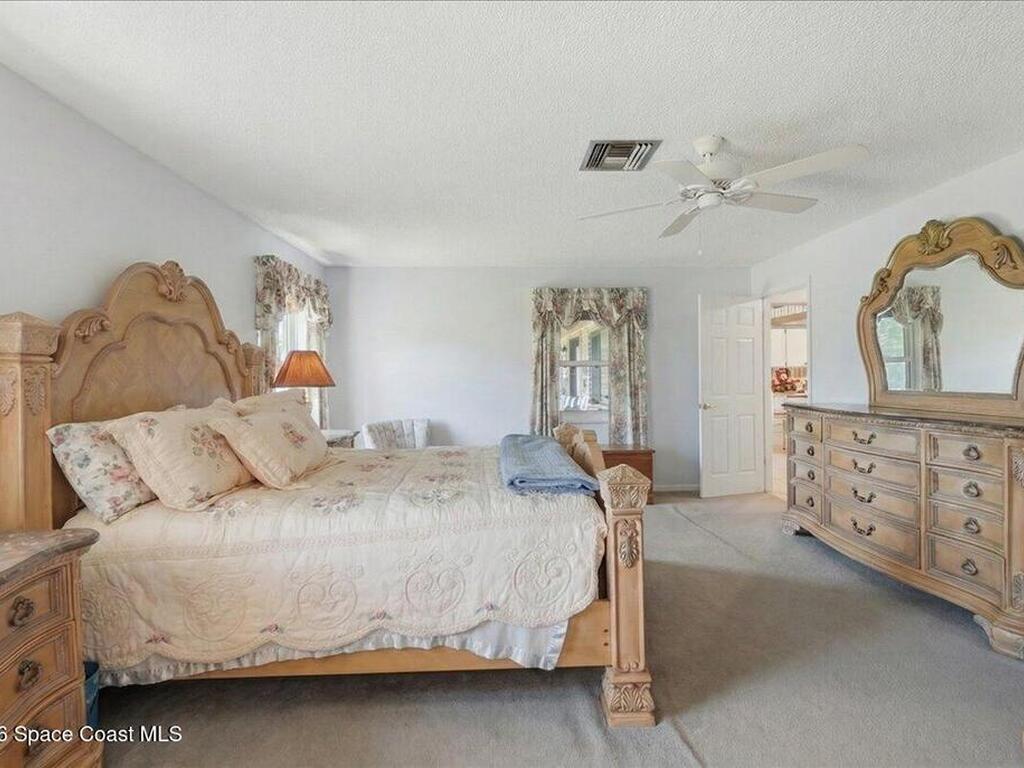 236 W Lake Ina Drive, Winter Haven, FL 33881