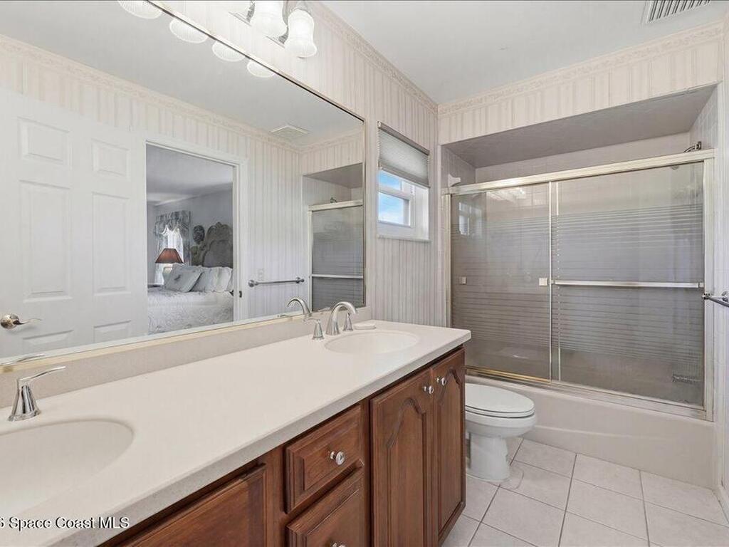 236 W Lake Ina Drive, Winter Haven, FL 33881