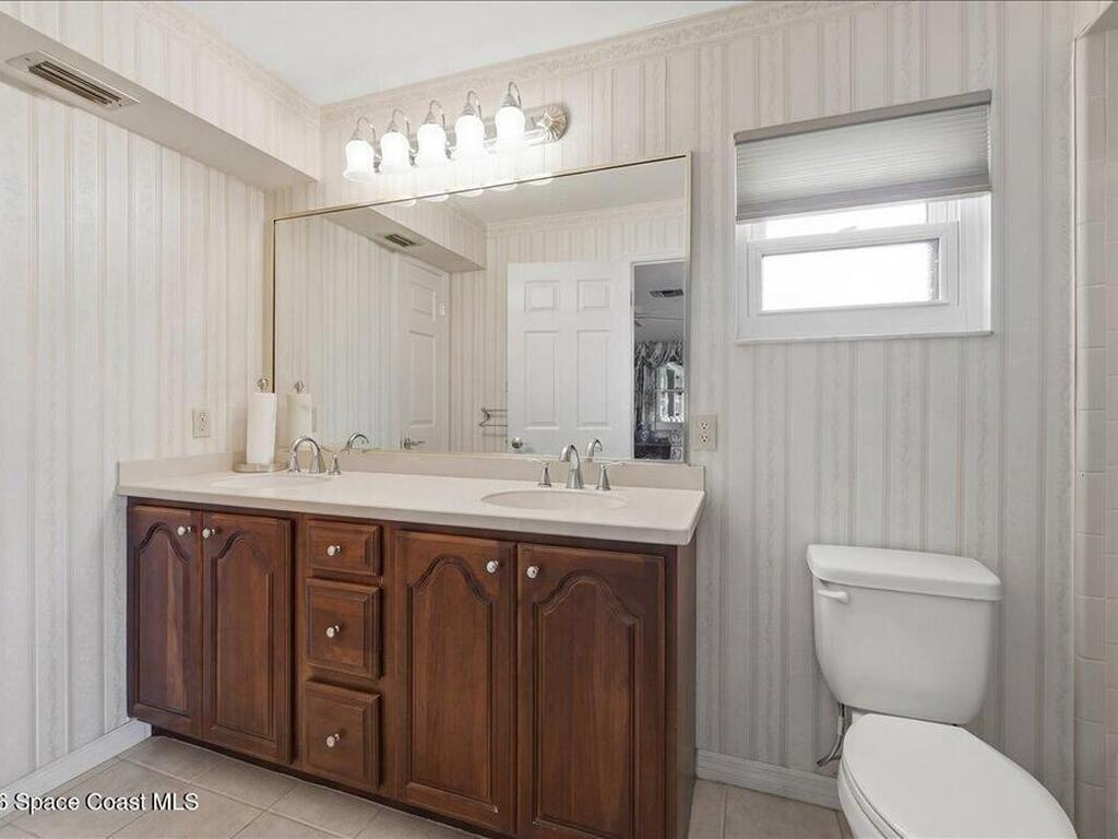 236 W Lake Ina Drive, Winter Haven, FL 33881