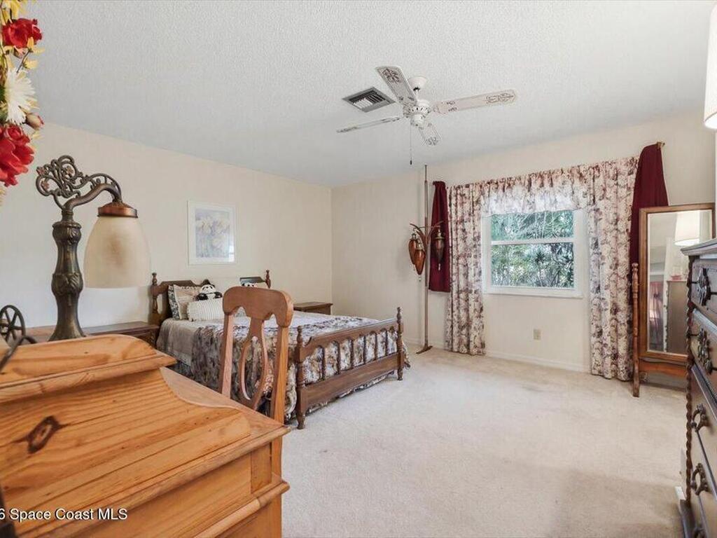 236 W Lake Ina Drive, Winter Haven, FL 33881