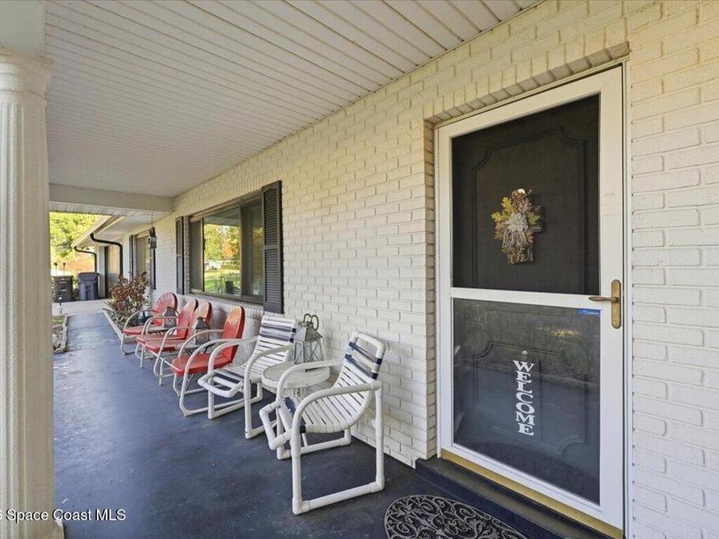 236 W Lake Ina Drive, Winter Haven, FL 33881