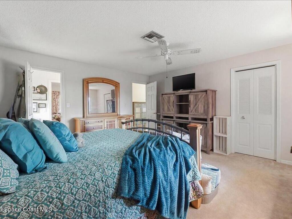 236 W Lake Ina Drive, Winter Haven, FL 33881