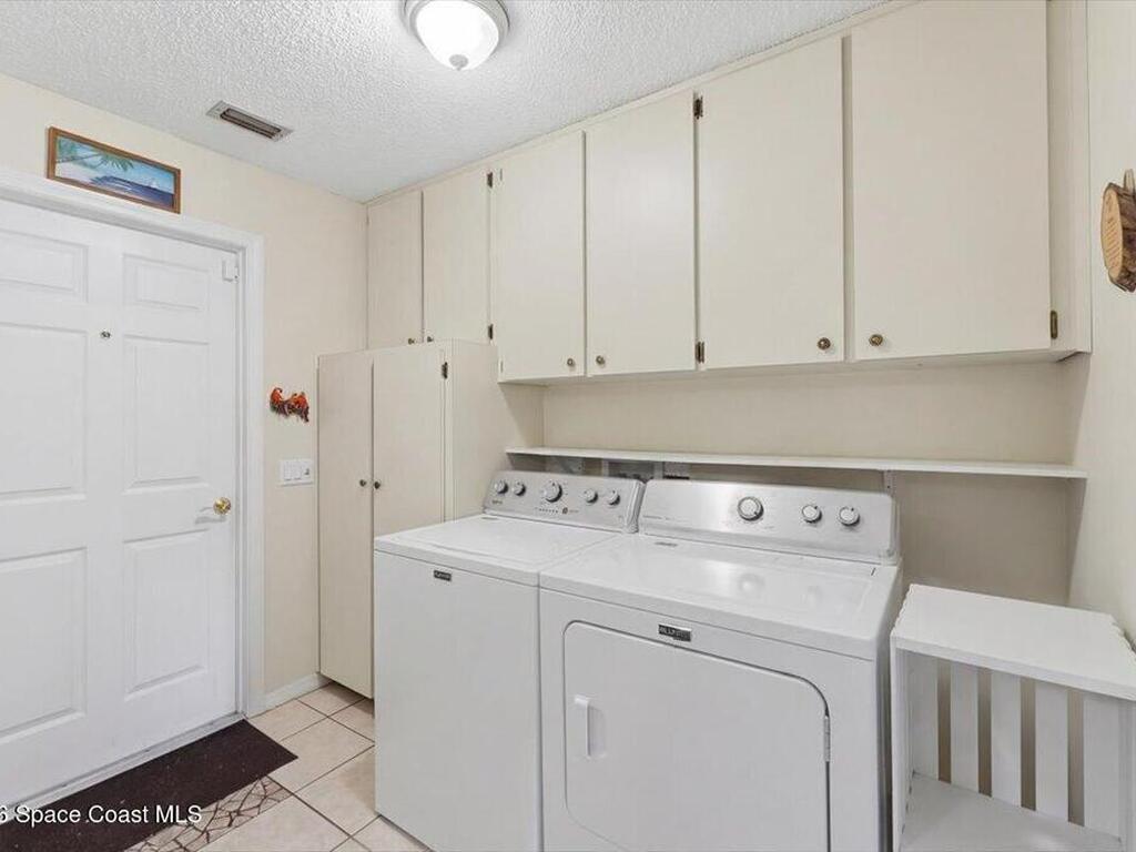 236 W Lake Ina Drive, Winter Haven, FL 33881