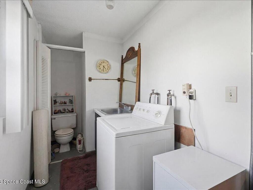 236 W Lake Ina Drive, Winter Haven, FL 33881