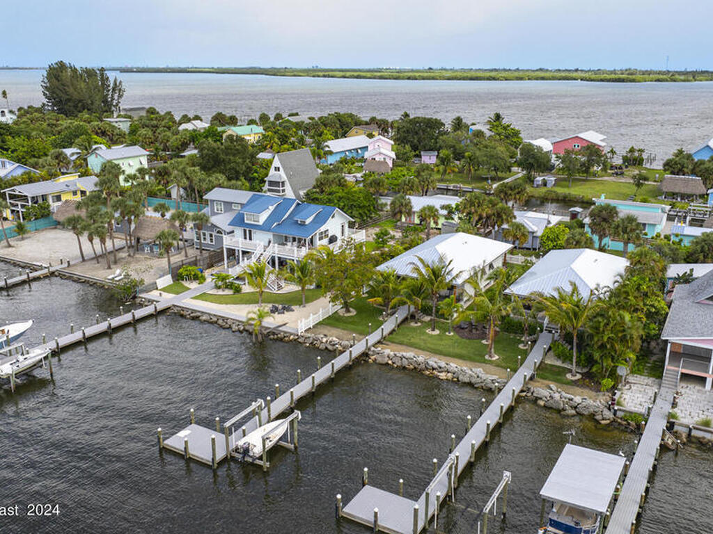 19 Vip Island, Grant-Valkaria, FL 32949