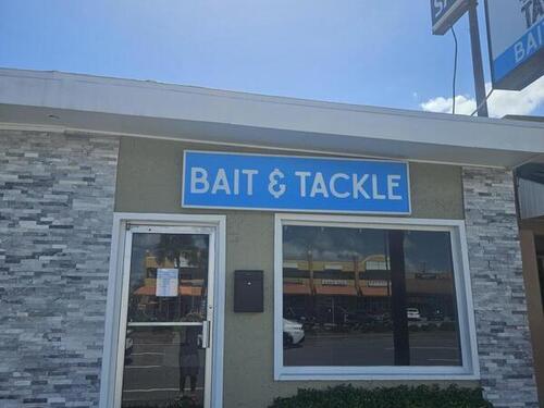 91 E Merritt Island Causeway, Merritt Island, FL 32952